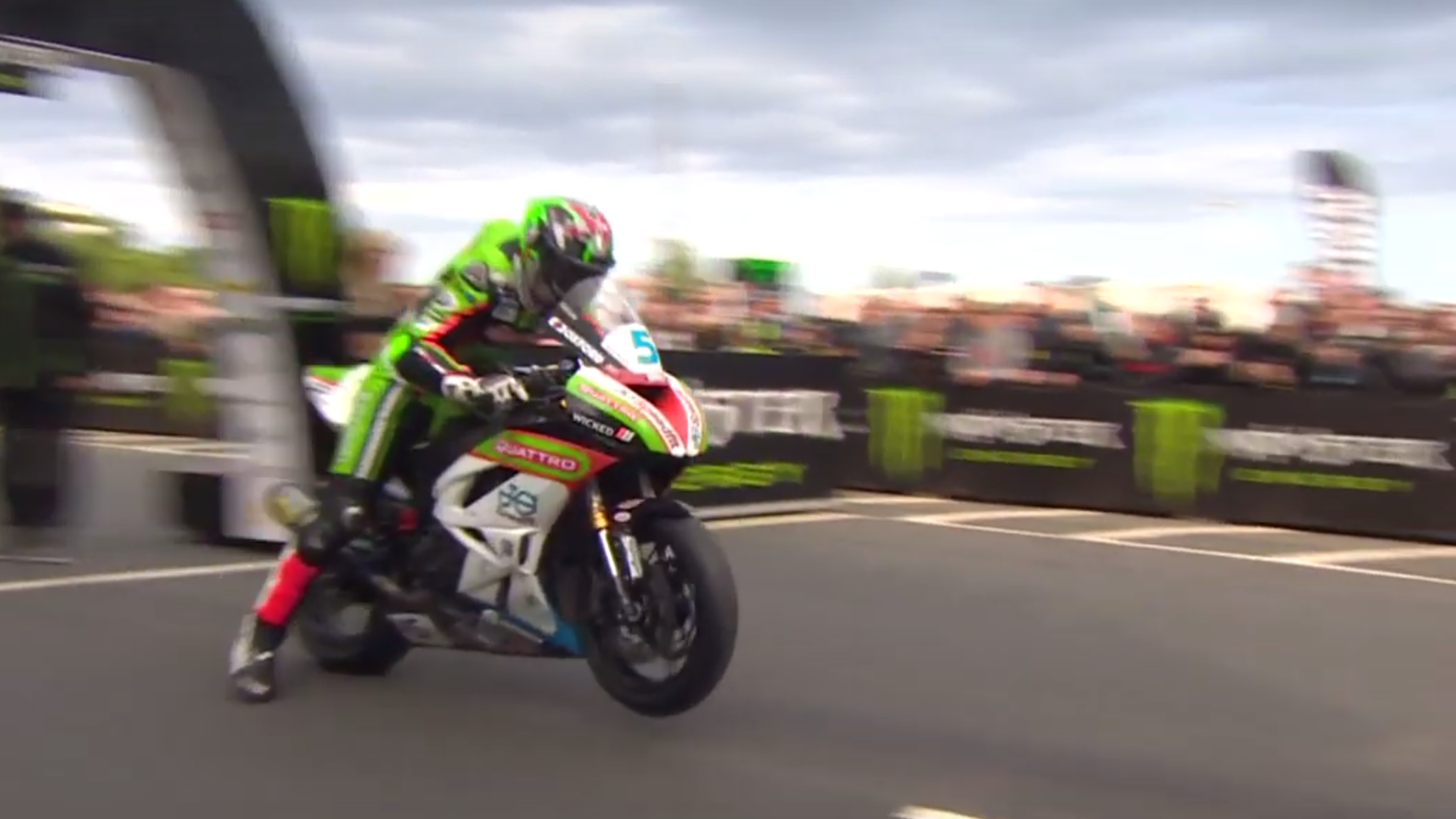 Isle of Man TT Supersport race 1.